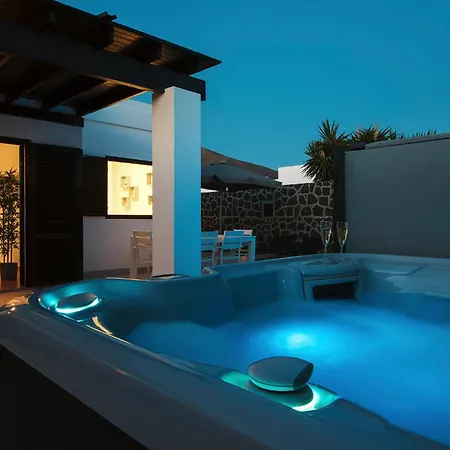 Aridane, Jacuzzi&heated Pool Villa Playa Blanca (Lanzarote)